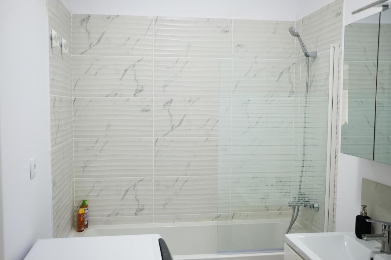 White Flat Apartment Bucureşti Ngoại thất bức ảnh