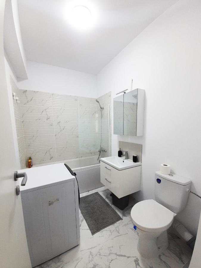 White Flat Apartment Bucureşti Ngoại thất bức ảnh